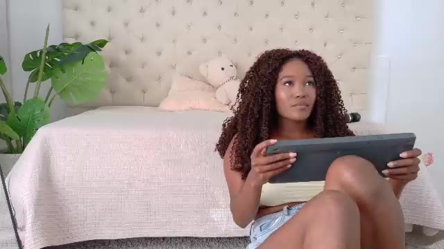 Preview photo of webcam model josselynbrown on Chaturbate