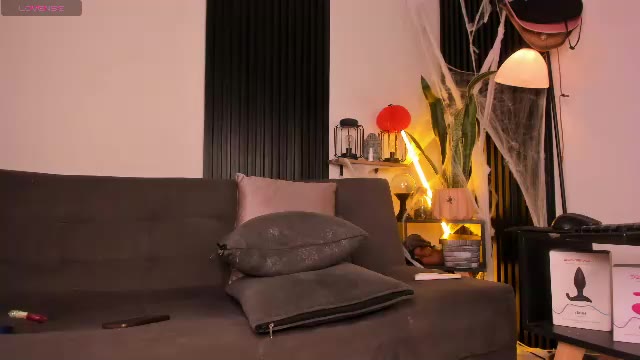 mia_ravenn: عارضة كاميرا ويب على Chaturbate
