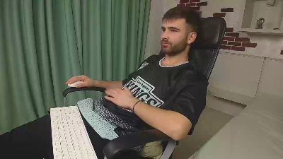 Preview photo of webcam model kyloeast on Cam4