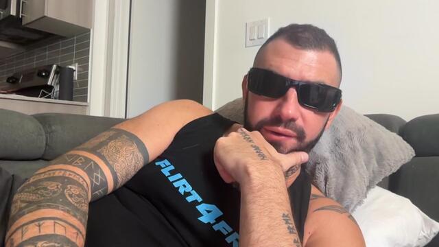 izzi, modelo webcam de Flirt4Free: fotos