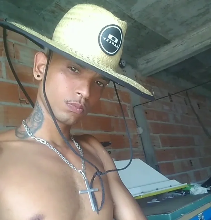 Preview photo of webcam model Gzinho69ik on Stripchat