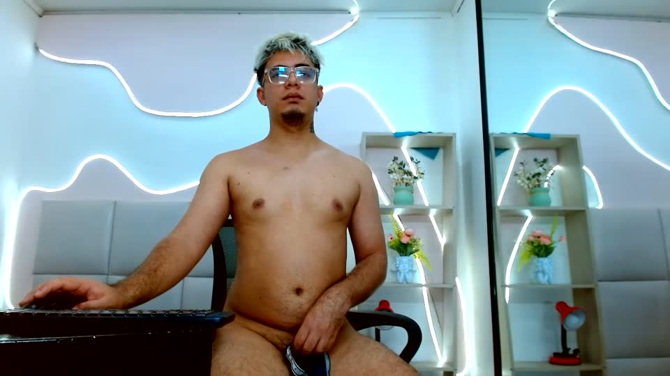 zeustrys: عارضة كاميرا ويب على XloveCam