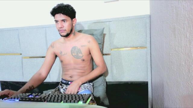 emiliano-hott, вебкам модел на Flirt4Free: слике