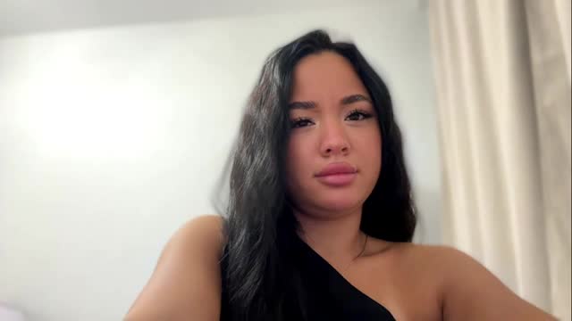 Preview photo of webcam model alethabartolomei on XloveCam