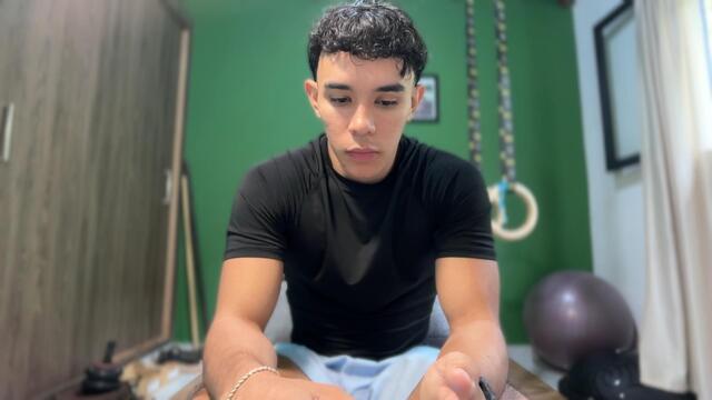 Preview photo of webcam model ikki-pororoca on Flirt4Free