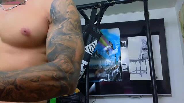 Preview photo of webcam model ethan-g on Flirt4Free