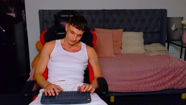 danny-cuomo: عارضة كاميرا ويب على Flirt4Free