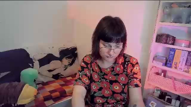 uwujudyosas, μοντέλο webcam στο Chaturbate