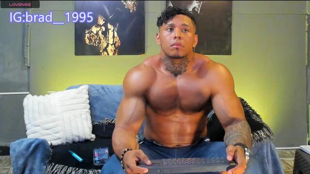 Preview photo of webcam model simons-smith on Flirt4Free