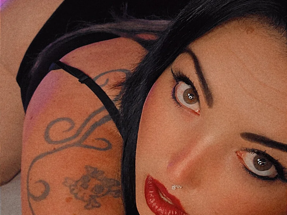 _BonnieBlack_ – Stripchat webkamerás modell