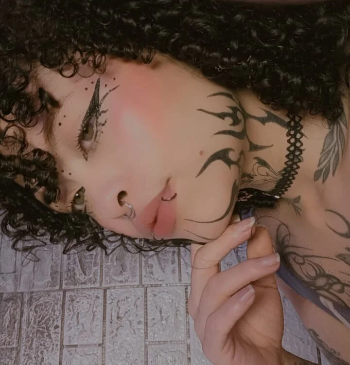 mia_hernnandez – Stripchat webkamerás modell