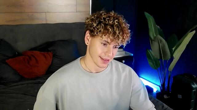 Preview photo of webcam model jasper-wade on Flirt4Free