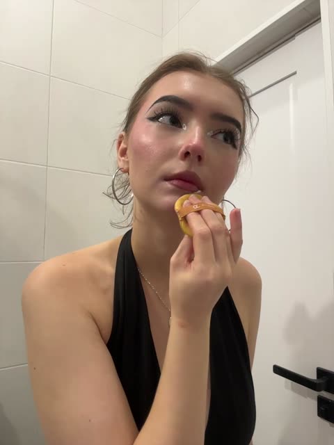 Preview photo of webcam model nezukoo on BongaCams
