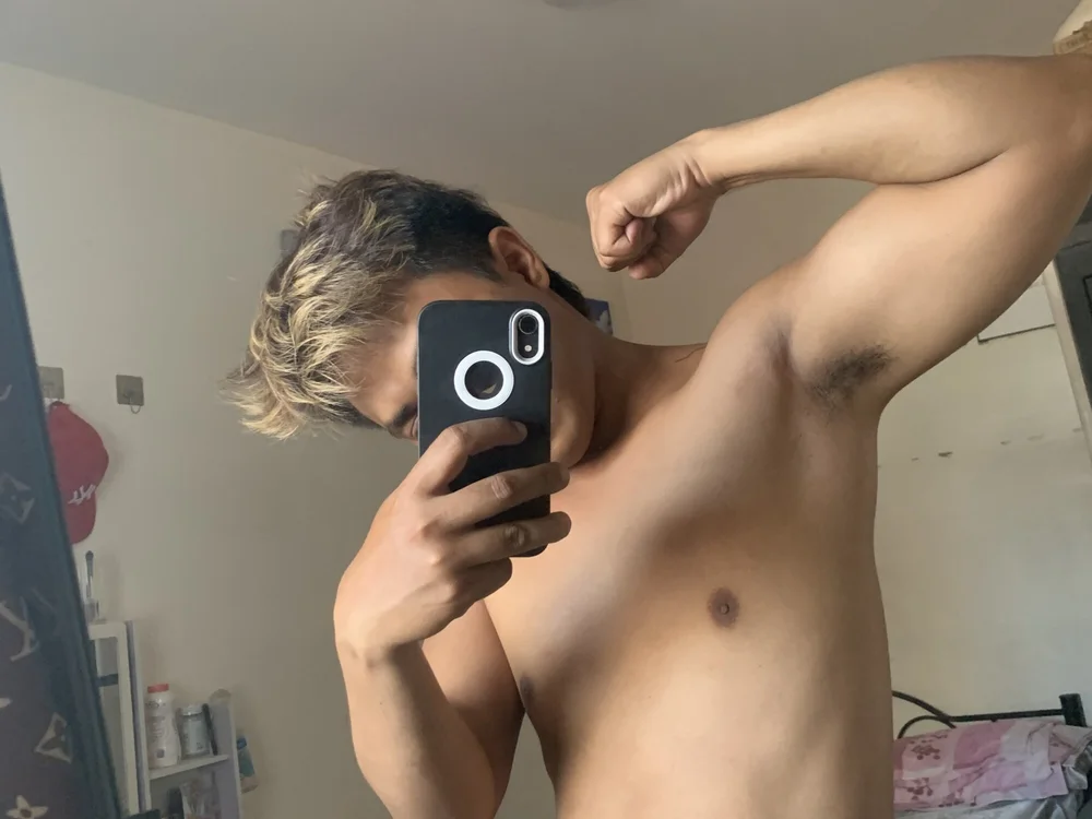Preview photo of webcam model LonelyMark4u on Stripchat