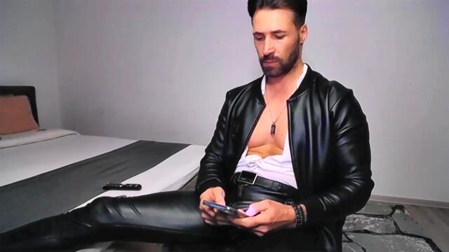 Preview photo of webcam model mike-abbs on Flirt4Free
