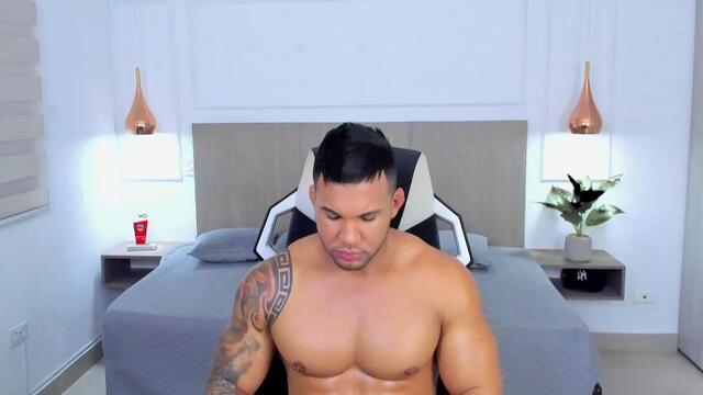 Preview photo of webcam model matthew-santos on Flirt4Free