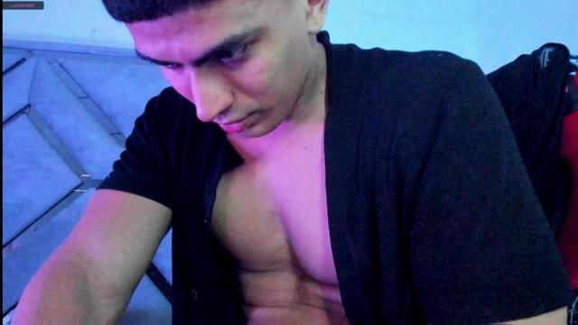 Preview photo of webcam model tyler-durdeen on Flirt4Free