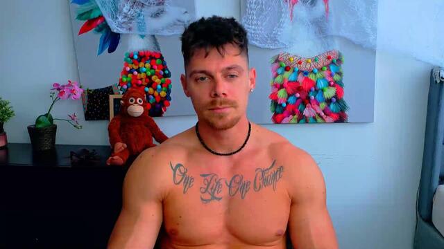 Preview photo of webcam model zeb-madison on Flirt4Free