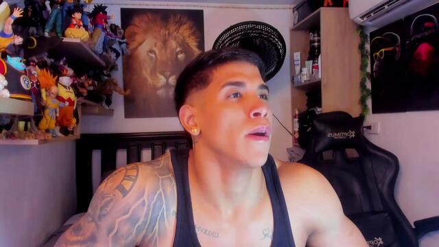 Preview photo of webcam model william-dracko on Flirt4Free
