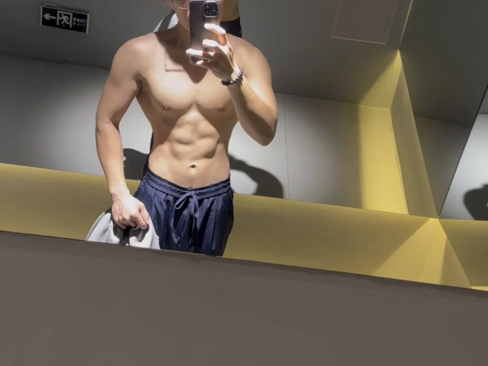 Preview photo of webcam model Ycen_ on Stripchat