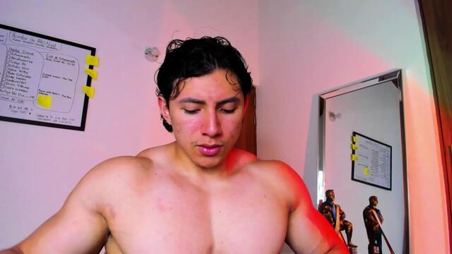 Preview photo of webcam model alexander-classy on Flirt4Free