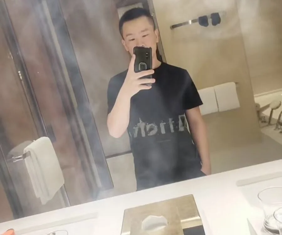 Preview photo of webcam model guan0777 on Stripchat