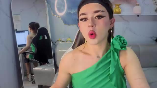 mia_florez_t – уебкам модел в Chaturbate: снимки