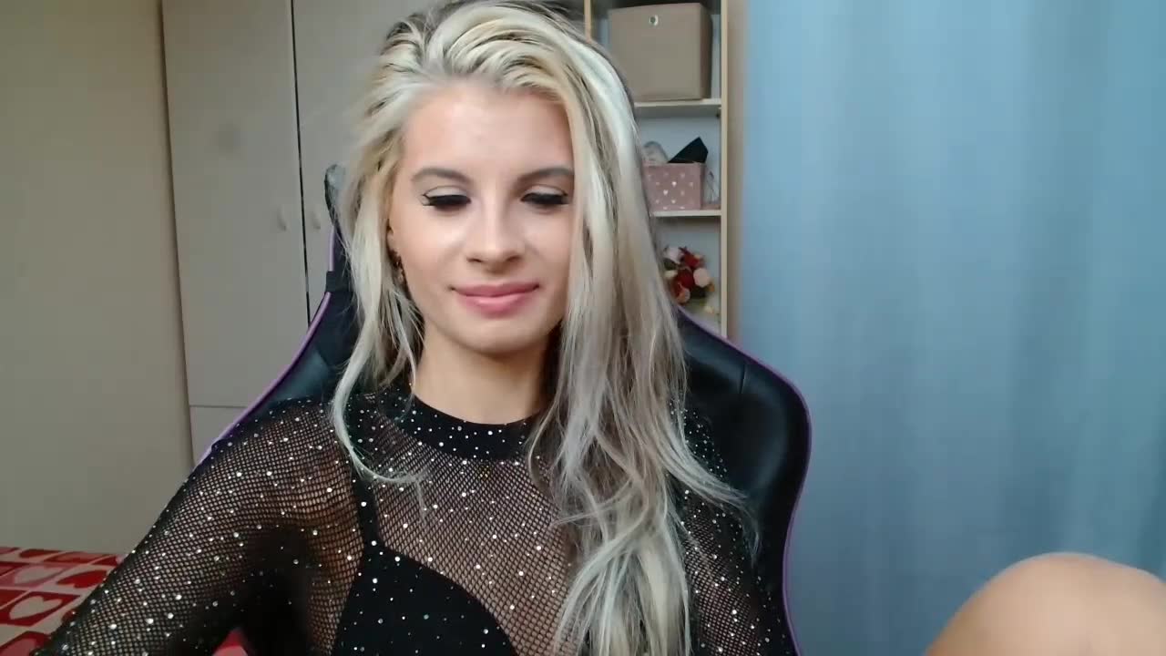 kristinelovely (XloveCam): foto un profils