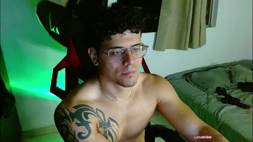 Фото вебкам-модели loganwilliam на LiveJasmin