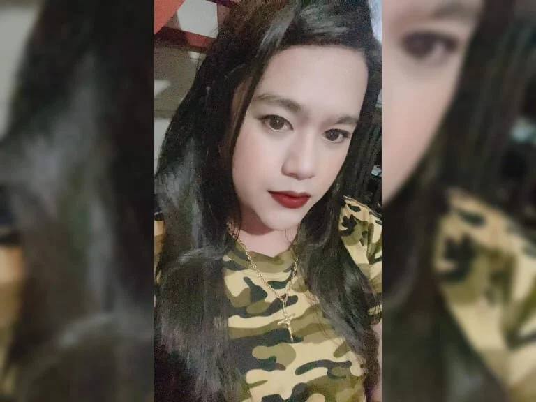 HugeCockCumsAlot — Stripchat 直播模特：照片与资料