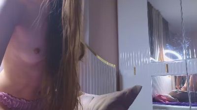 lololowka_, modèle webcam Cam4 : photos