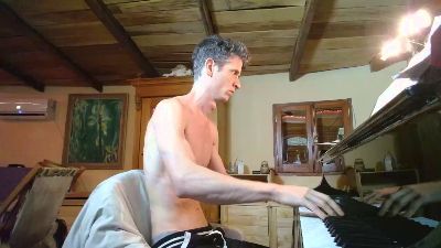 pianotobe – уебкам модел в Cam4: снимки