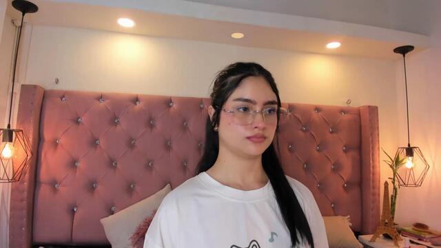 chloe-velasco — Flirt4Freeのライブ配信モデル：写真・プロフィール