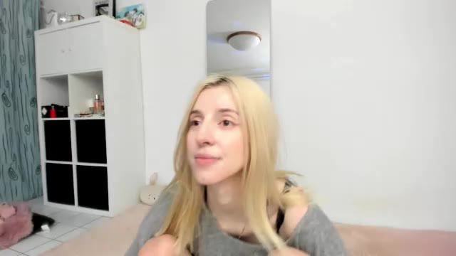 Preview photo of webcam model kenziedawton on Chaturbate