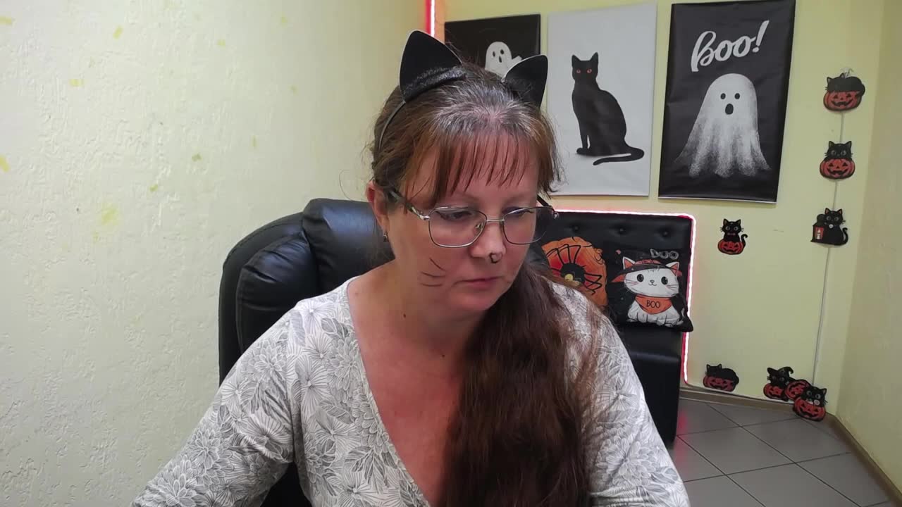 ovanessahotly (XloveCam): fotod ja profiil