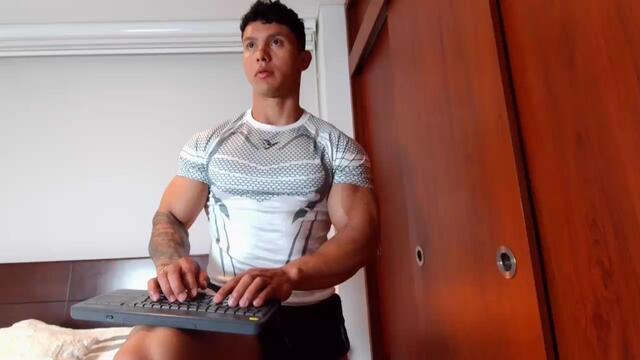 adamm-turner, webcam model na Flirt4Free: slike