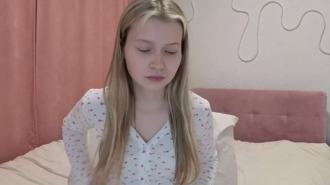 raeleneraya, model webcam de XloveCam: fotos