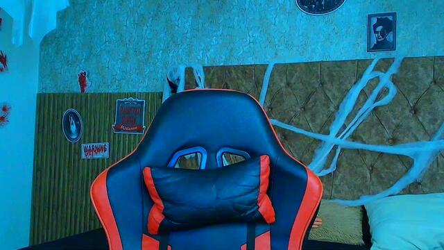 Preview photo of webcam model adam-laid on Flirt4Free