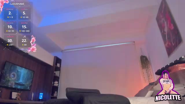 Preview photo of webcam model nicolette_tay on Chaturbate