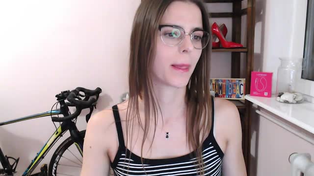 glammegi – XloveCam webkamerás modell