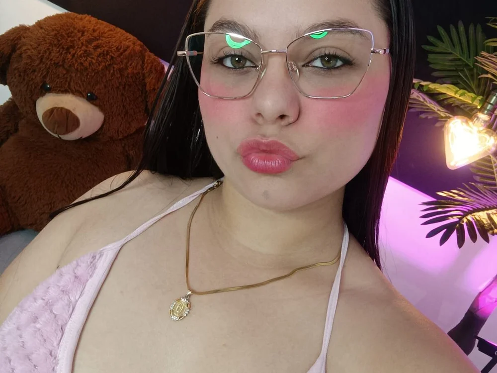Sarita_21 – Webcam-Modell auf Stripchat