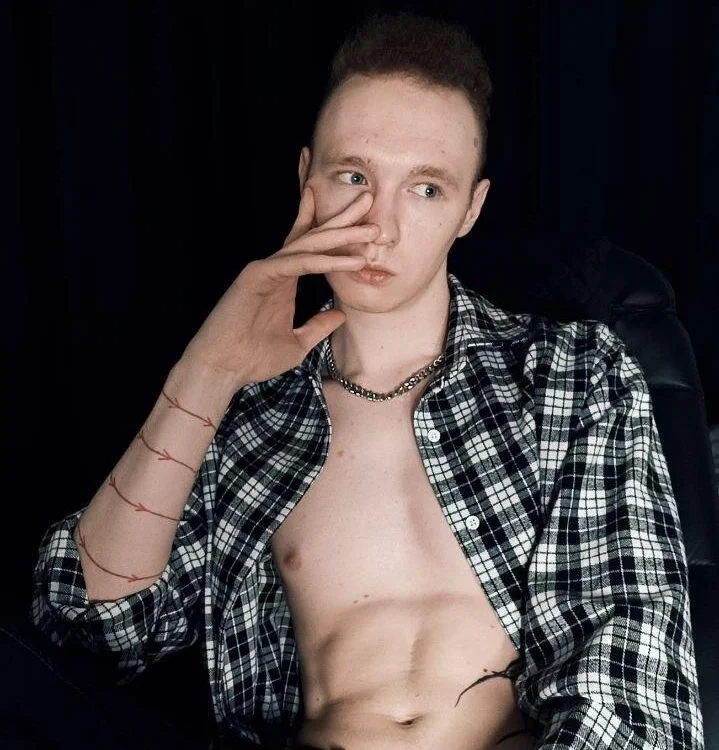 Alex_silent — Stripchatのライブ配信モデル：写真・プロフィール
