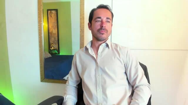adams-sanz – Webcam-Modell auf Flirt4Free