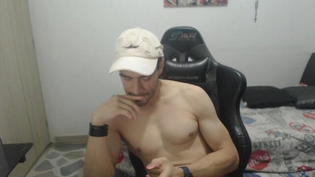 Preview photo of webcam model jusstin-i on Flirt4Free