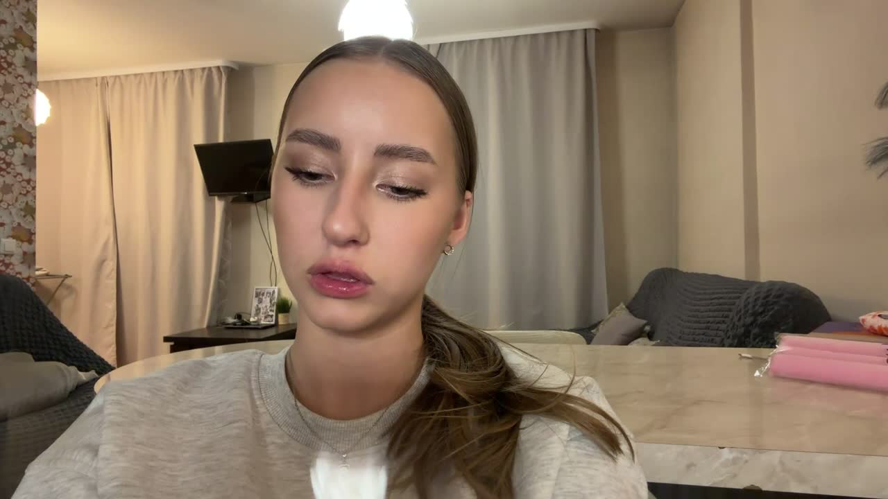 daciaschonhardt — XloveCam वेबकैम मॉडल: फ़ोटो