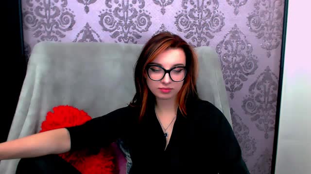 dominaluna — XloveCam 直播模特：照片与资料