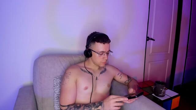 Preview photo of webcam model james-coltt on Flirt4Free