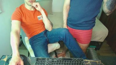 lealboy na Cam4: zdjęcia i profil