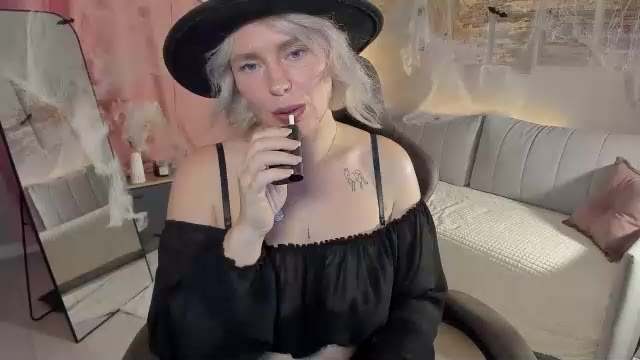 charming_daphny (Chaturbate): nuotraukos, profilis