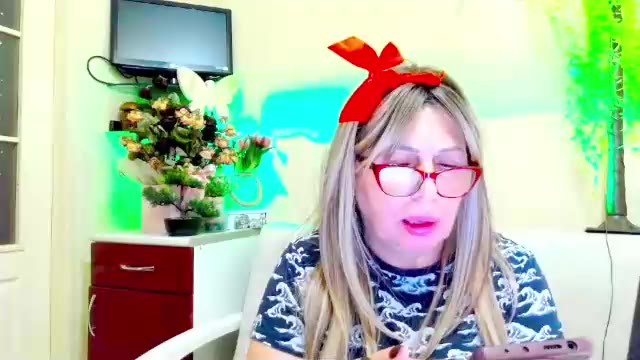 Preview photo of webcam model susiexnoreen on Chaturbate